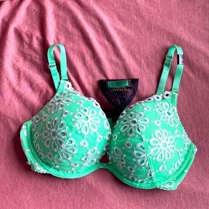 NWT Victoria’s Secret convertible bra w/extra strap